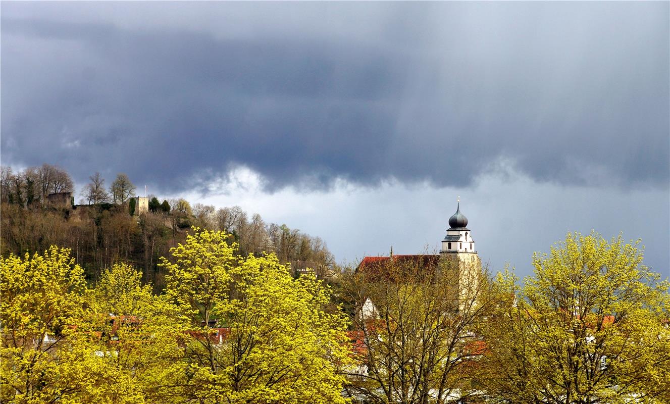 April-Sonne und Regen am Schlossberg.  Von Harald Beutel aus Nufringen.