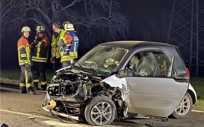 Auto gerät in Gegenverkehr: Unfall bei Deckenpfronn fordert mehrere Verletzte Auto gerät in Gegenverkehr: Unfall fordert mehrere Verletzte