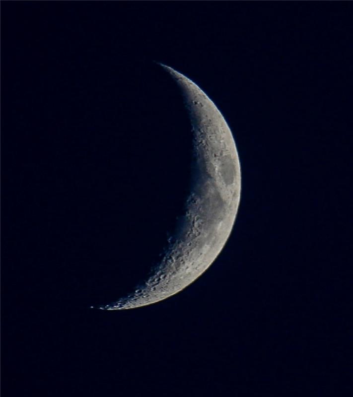 Der Mond sah gestern Abend (22.7.23) so schön aus. Von Natalie Politz aus Hildri...