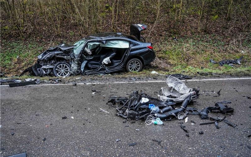 Drei schwer Verletzte nach Unfall mit Maserati auf K1051 bei Schönaich Ein schwerer Unfall ereignete sich am Dienstagabend bei Schönaich. GB-Fotos: SDMG/Dettenmeyer