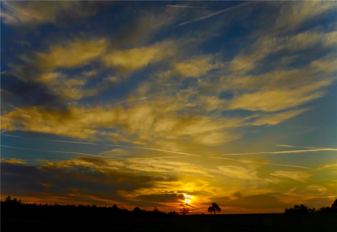 Sonnenaufgang mit Wolkenstimmung. Von Eckbert Kaiser aus Hailfingen.
