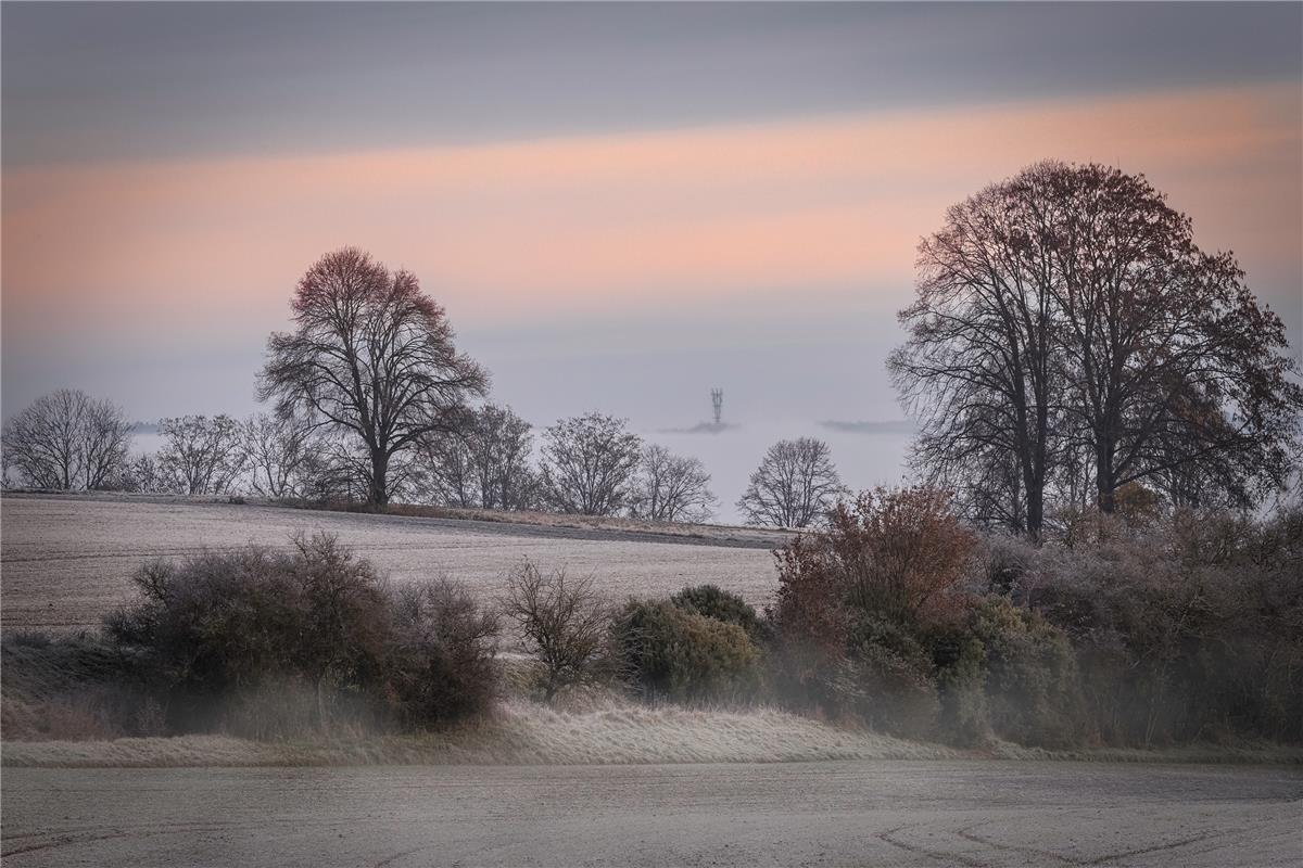  Morgens nach Sonnenaufgang: An diesem Morgen lag Herrenberg im Nebelmeer, der S...