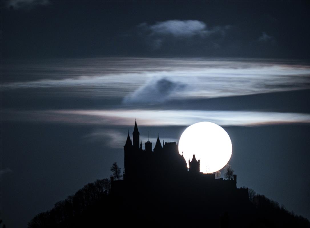 ... einTag nach Vollmond. Von m ∞ m Photography, Familie Suhm aus Gärtringen.