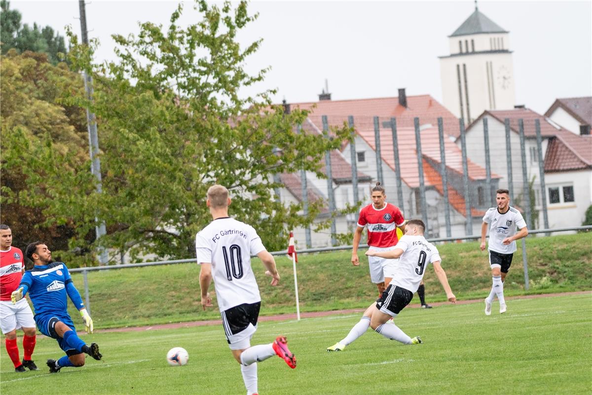 09 Felix Franke (FC Gaertringen), 10 Lars Jaeger (FC Gaertringen), 01 Mustafa Av...