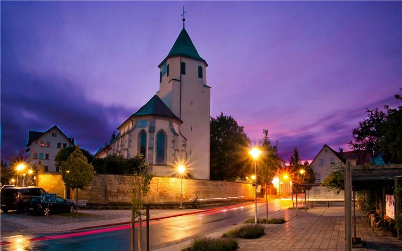 1. Lia Schrullhat mit ihrer abendlichen Aufnahme der Peterskirche den ersten Platz belegt. Die 15-jährige Gültsteinerin besucht das Schickhardt-Gymnasium in Herrenberg, die Fotografie und vor allem das Malen sind ihre Hobbys. Die preisgekrönte Aufnahme hat die Schülerin nur wenige Tage vor dem Ende der Wettbewerbsfrist gemacht.