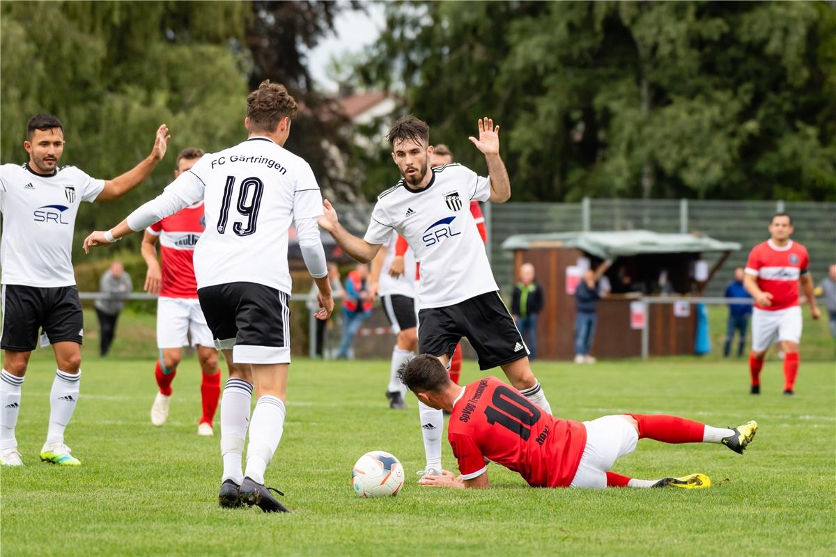 10 Emanule Alexi (spvgg Trossingen), 19 Joshua Stegitz (FC Gaertringen), GER, Fu...