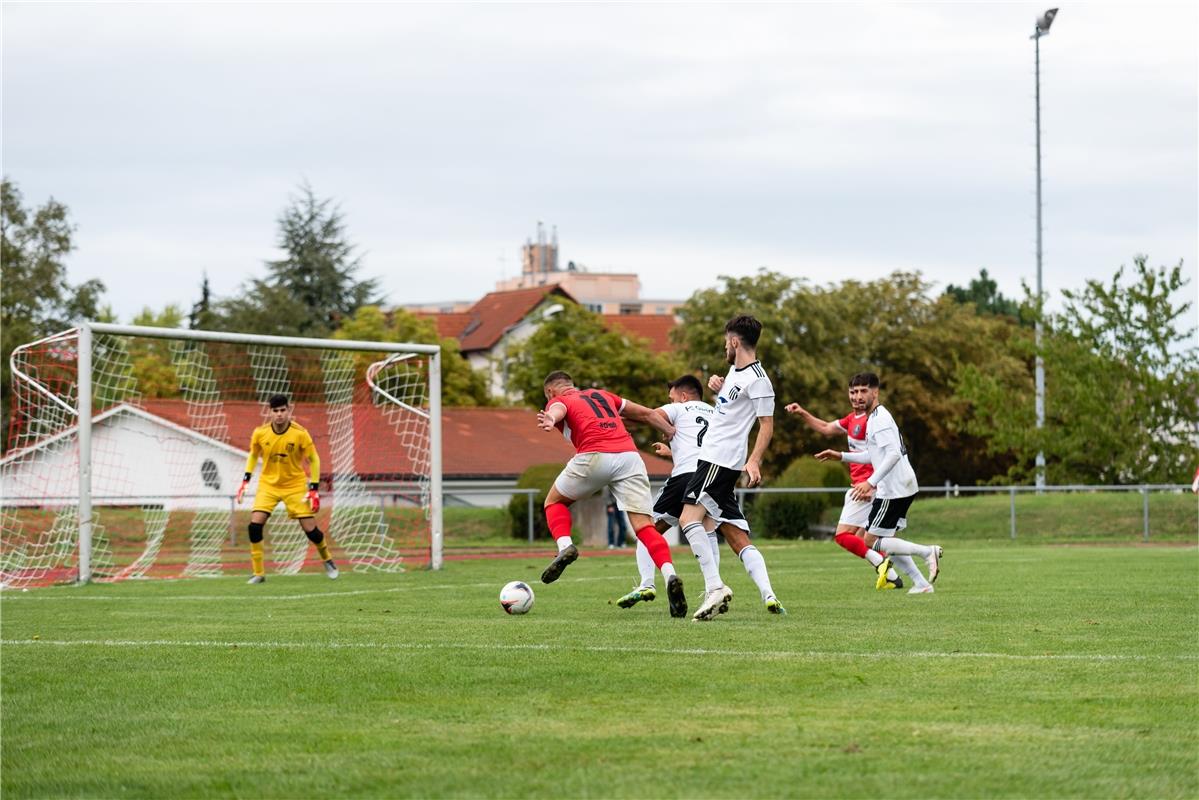 11 Dimitrih Stroh (spvgg Trossingen), 01 Halilibrahin Kocak (FC Gaertringen), GE...