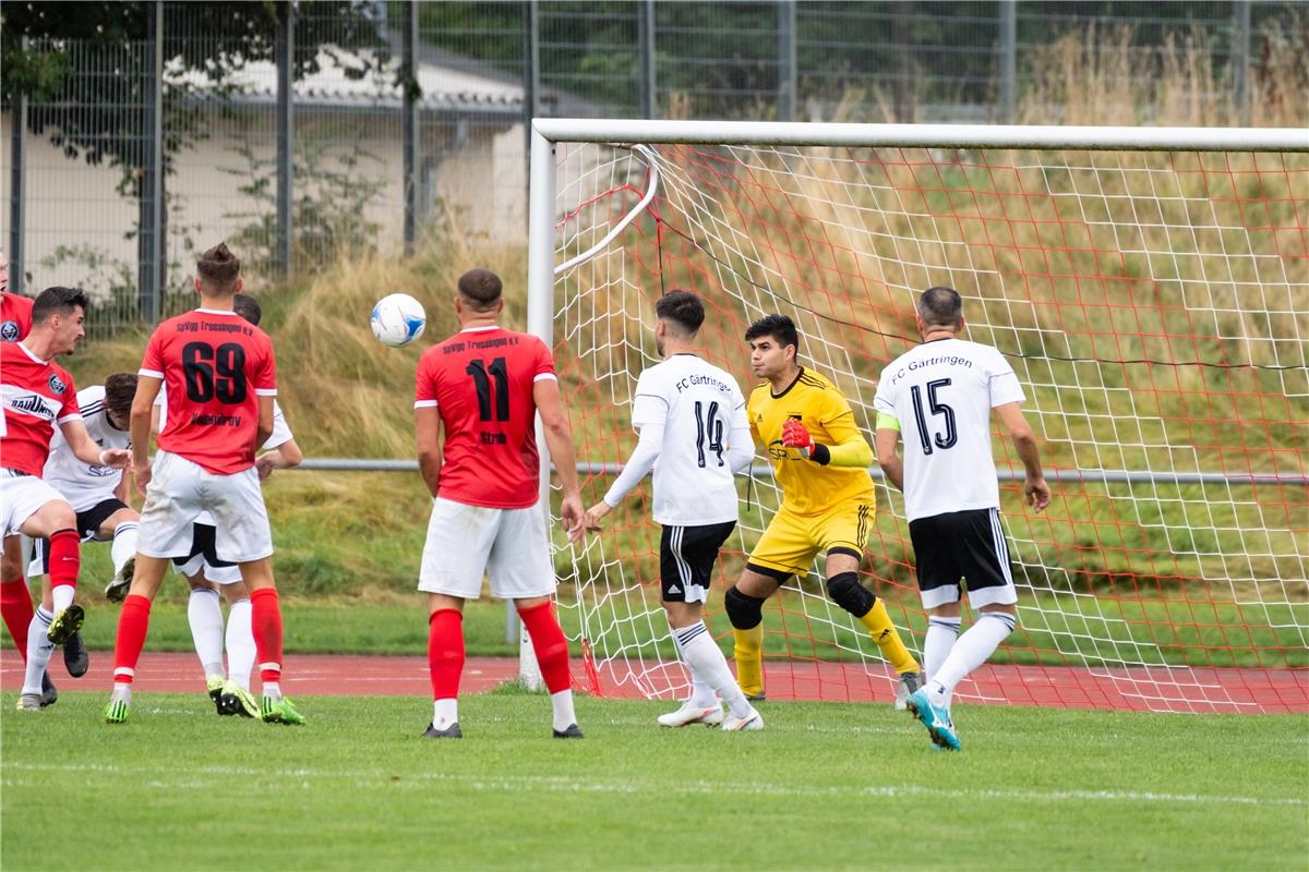 14 Emre Oenal (FC Gaertringen), 11 Dimitri Stroh (spvgg Trossingen), 01 Halilibr...