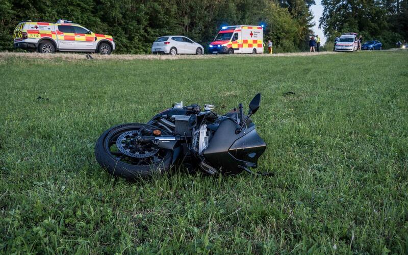 14-jähriger Radler und Kraftradlenker bei Kollision schwer verletzt
