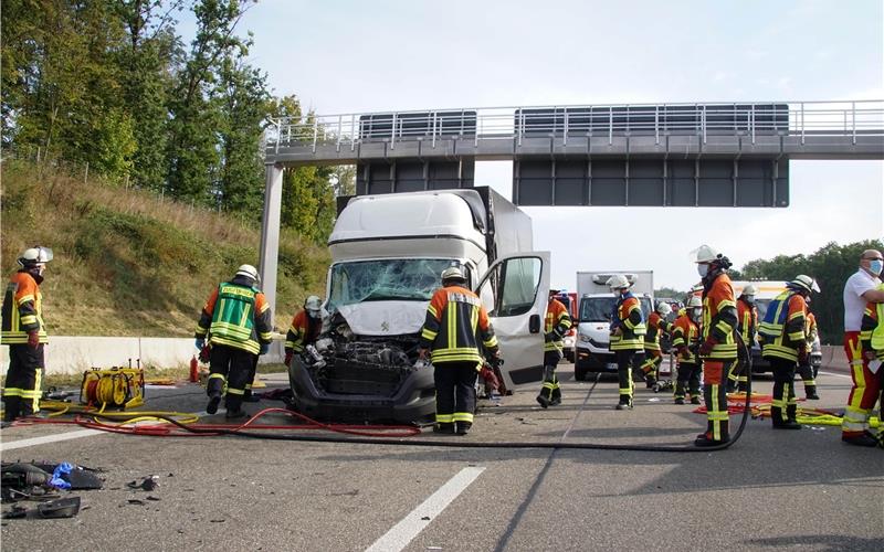 19-Jähriger wird bei Lkw-Unfall lebengefährlich verletzt