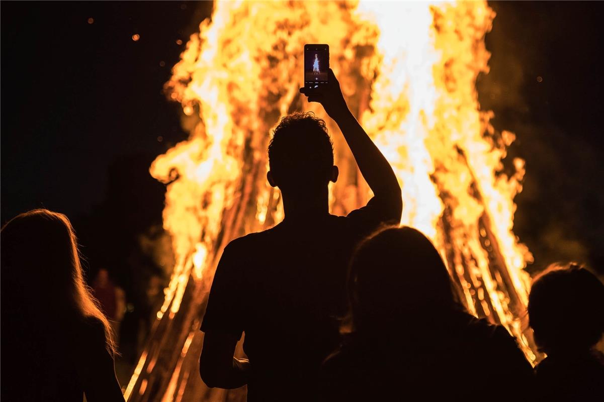 (2) In Feuer und Flammen – eine gelungene wunderschöne Sonnenwendfeier des MVU J...