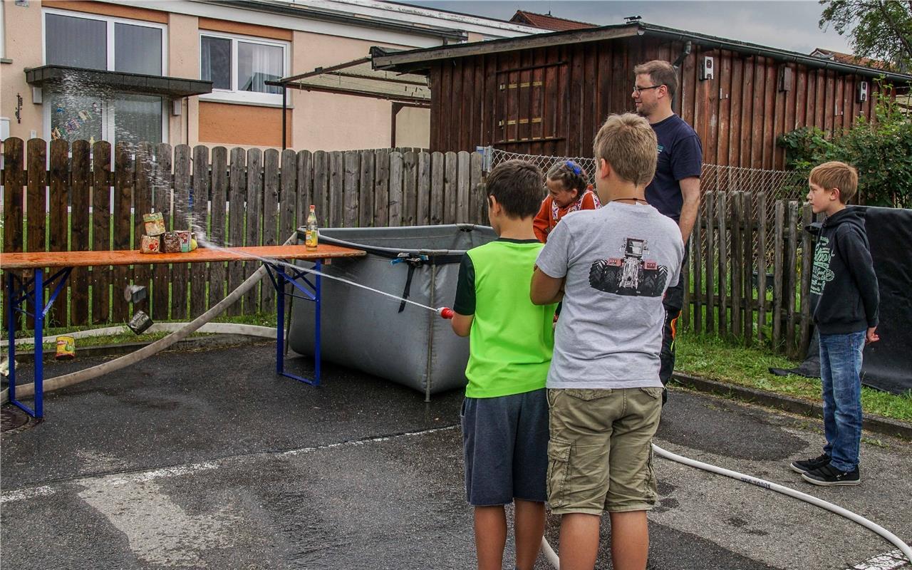 20-Jahre Jugendfeuerwehr Hildrizhausen. Festwochenende mit Uebung, Fahrzeugschau...