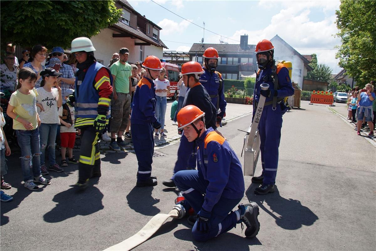 20-Jahre Jugendfeuerwehr Hildrizhausen. Festwochenende mit Uebung, Fahrzeugschau...