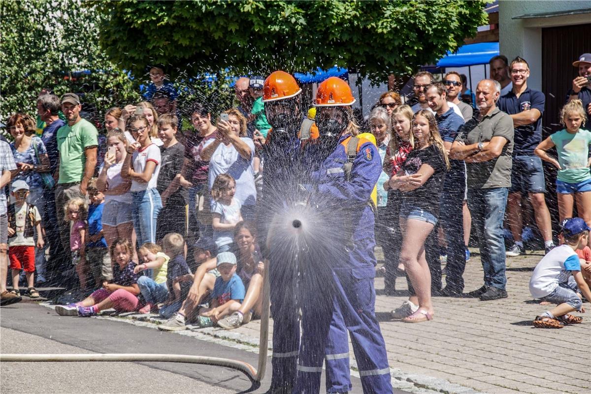 20-Jahre Jugendfeuerwehr Hildrizhausen. Festwochenende mit Uebung, Fahrzeugschau...