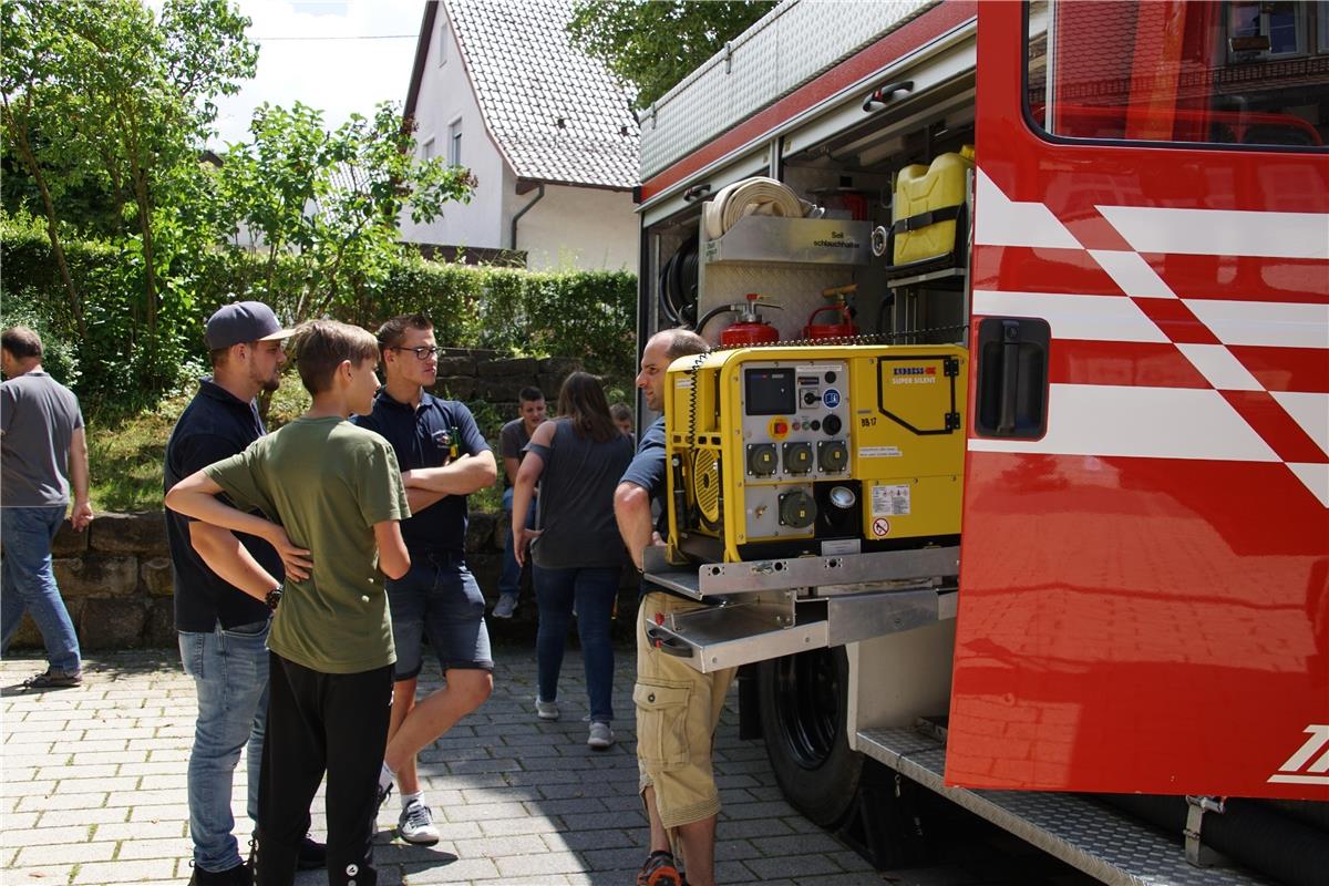 20-Jahre Jugendfeuerwehr Hildrizhausen. Festwochenende mit Uebung, Fahrzeugschau...