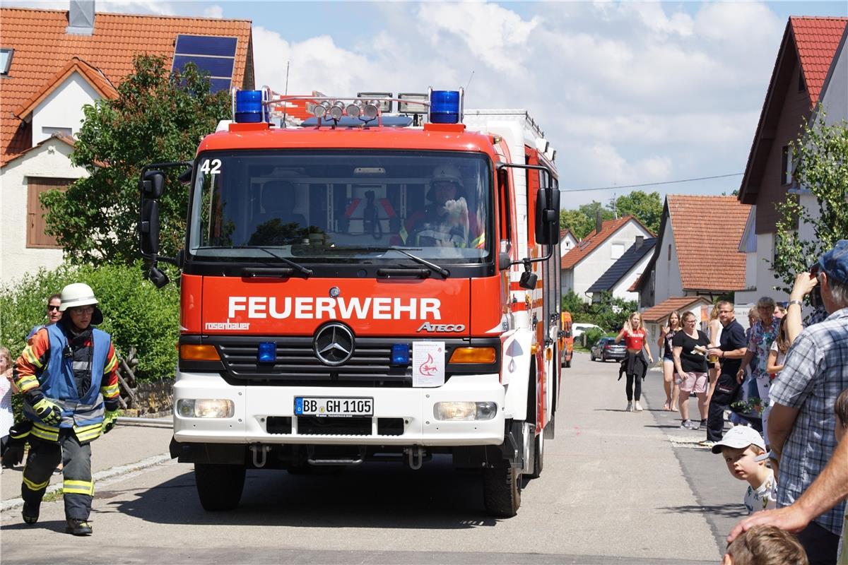 20-Jahre Jugendfeuerwehr Hildrizhausen. Festwochenende mit Uebung, Fahrzeugschau...