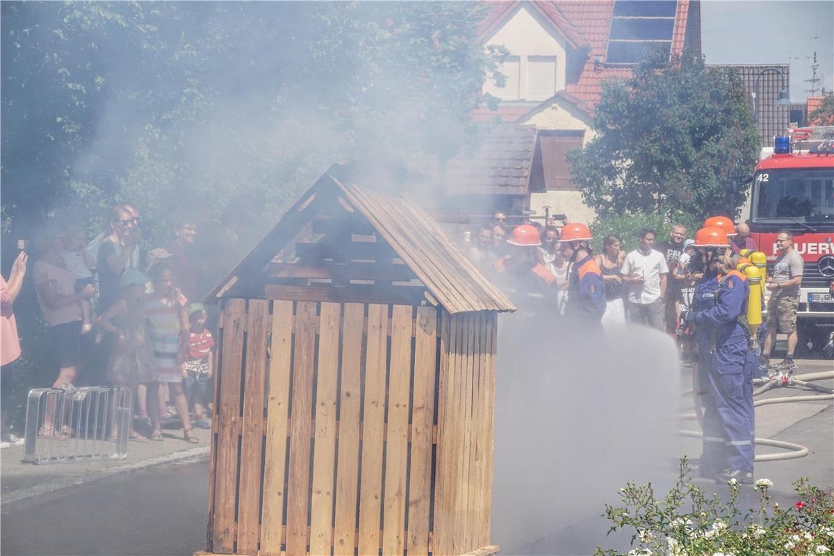 20-Jahre Jugendfeuerwehr Hildrizhausen. Festwochenende mit Uebung, Fahrzeugschau...