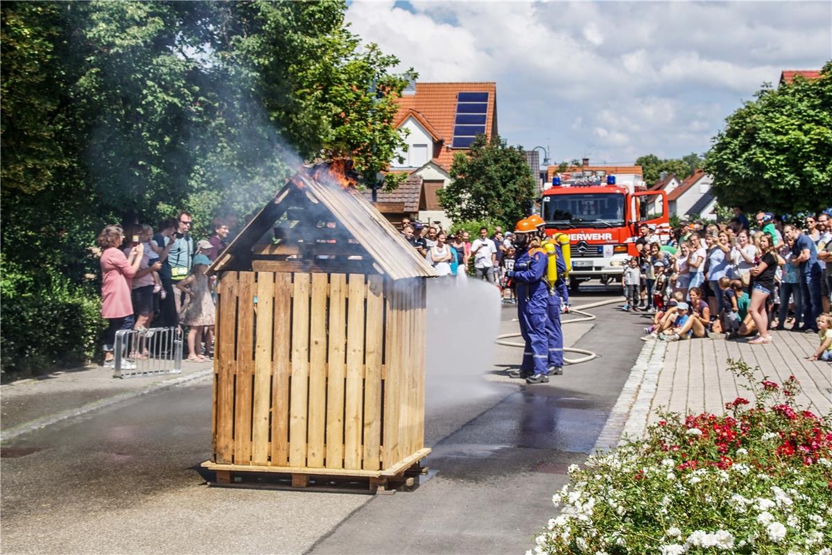 20-Jahre Jugendfeuerwehr Hildrizhausen. Festwochenende mit Uebung, Fahrzeugschau...