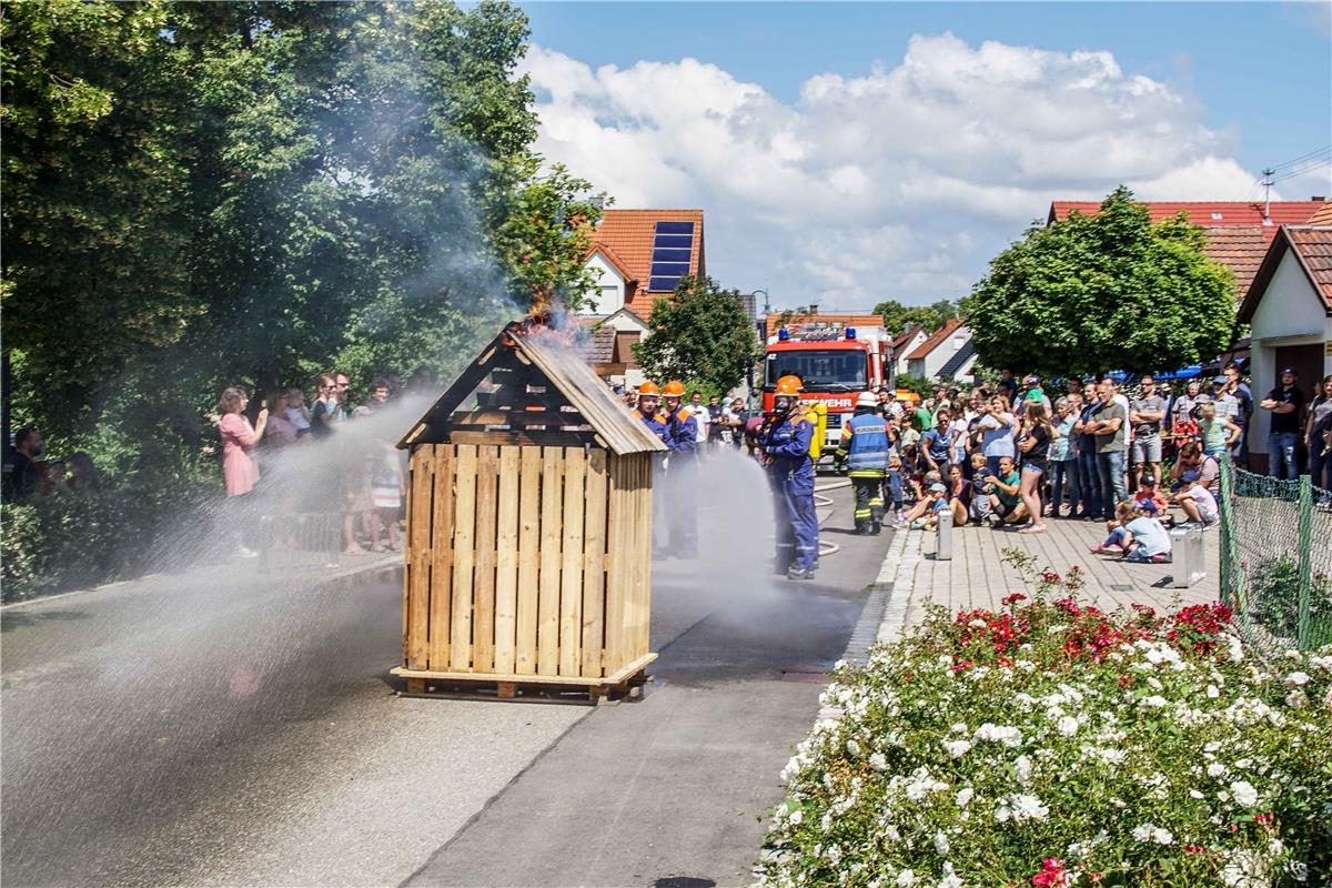 20-Jahre Jugendfeuerwehr Hildrizhausen. Festwochenende mit Uebung, Fahrzeugschau...