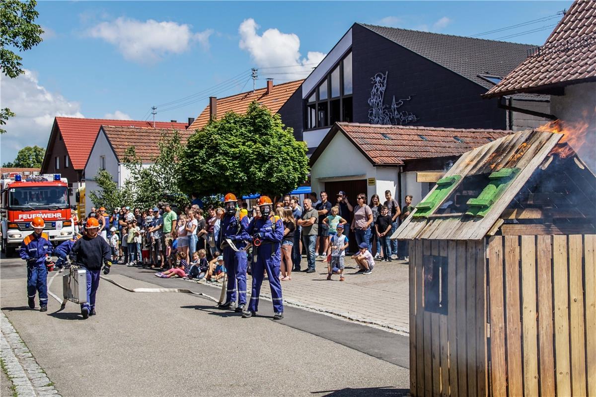 20-Jahre Jugendfeuerwehr Hildrizhausen. Festwochenende mit Uebung, Fahrzeugschau...