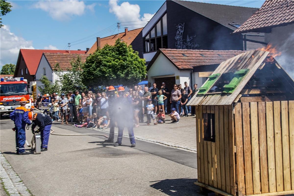 20-Jahre Jugendfeuerwehr Hildrizhausen. Festwochenende mit Uebung, Fahrzeugschau...