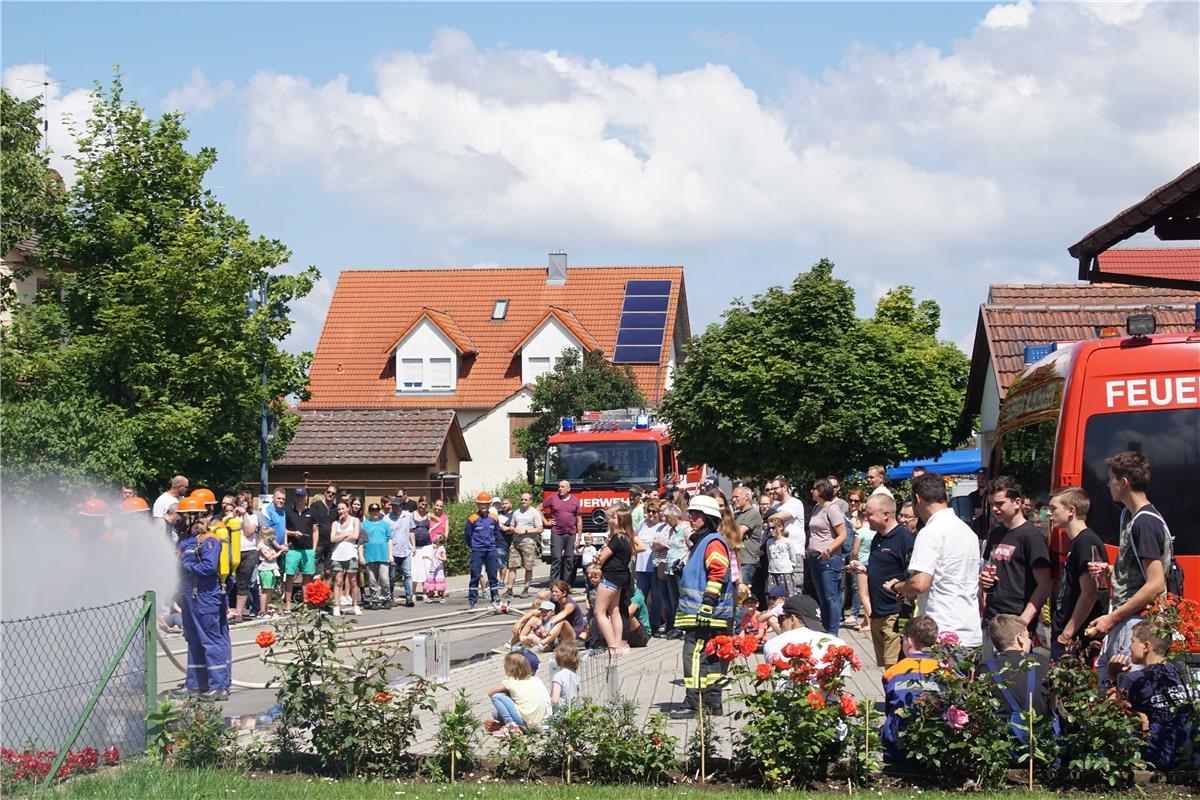 20-Jahre Jugendfeuerwehr Hildrizhausen. Festwochenende mit Uebung, Fahrzeugschau...