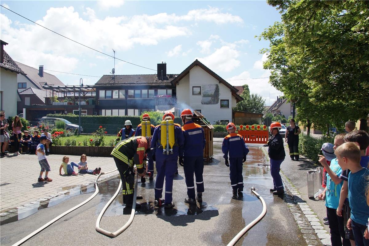 20-Jahre Jugendfeuerwehr Hildrizhausen. Festwochenende mit Uebung, Fahrzeugschau...