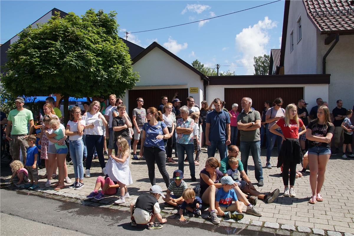 20-Jahre Jugendfeuerwehr Hildrizhausen. Festwochenende mit Uebung, Fahrzeugschau...