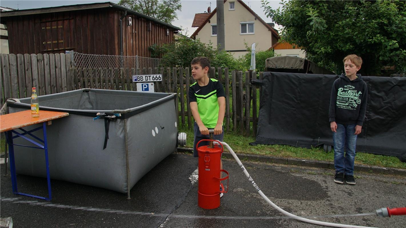 20-Jahre Jugendfeuerwehr Hildrizhausen. Festwochenende mit Uebung, Fahrzeugschau...