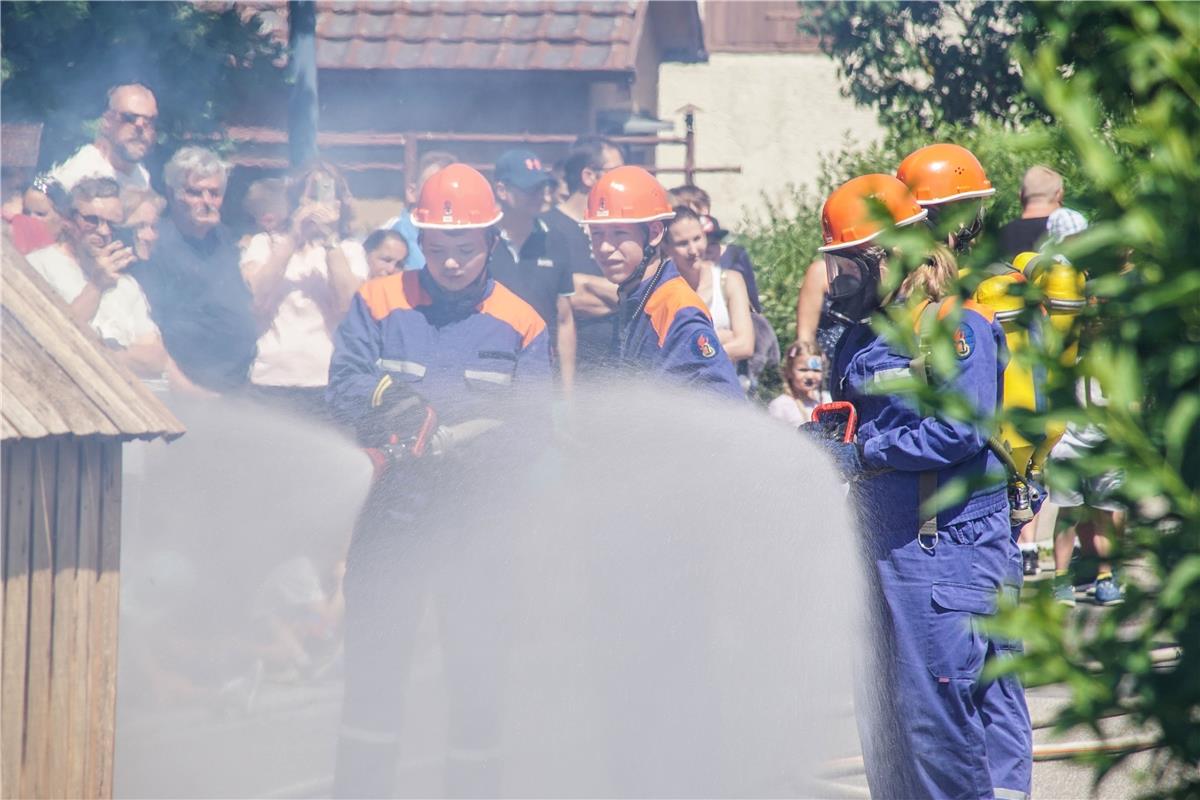 20-Jahre Jugendfeuerwehr Hildrizhausen. Festwochenende mit Uebung, Fahrzeugschau...