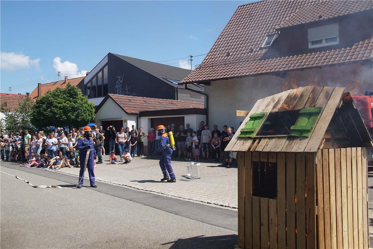 20-Jahre Jugendfeuerwehr Hildrizhausen. Festwochenende mit Uebung, Fahrzeugschau...