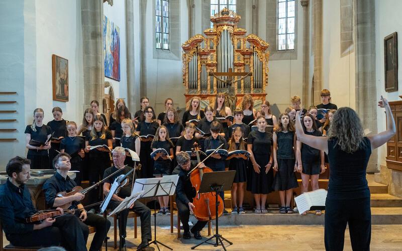30 Jugendliche erhielten für ihren Gesang enthusiastischen Zuspruch. GB-Foto: Vecsey
