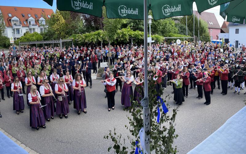 400 Musiker spielten beim Massenkonzert am Partnerschaftsplatz. GB-Foto: Landgraf