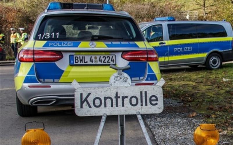 41 Anzeigen waren das Ergebnis einer Lkw-Kontrolle der Polizei am Donnerstagvormittag bei Bondorf GB-Foto (Archiv): Dettenmeyer