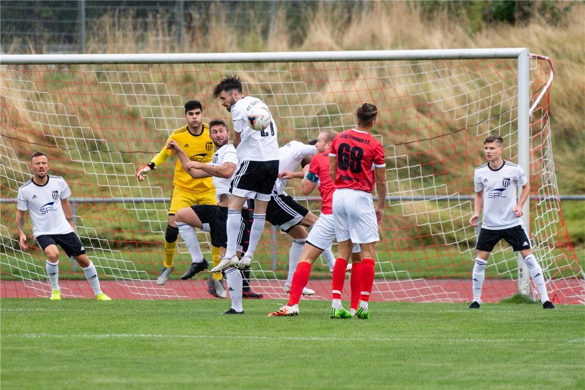 69 Vanja Velemirov (spvgg Trossingen), 21 Colin Barner (FC Gaertringen), 01 Hali...