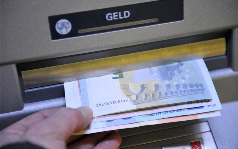 Falscher Polizist Betrugt Altere Frau Um 80 000 Euro