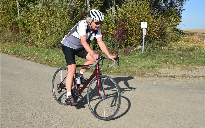 80 Jahre alt und auf dem Rennrad immer noch ausdauernd und schnell: Olympiasieger Karl Link. GB-Foto: Reichert