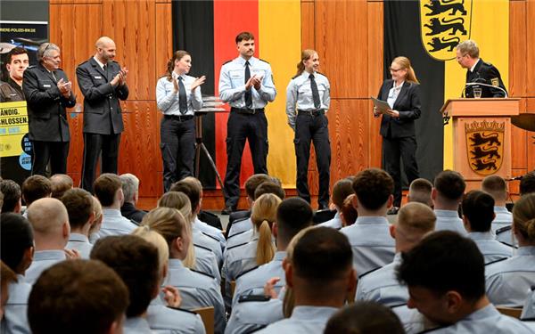 81 neue Polizeiobermeister für Baden-Württemberg