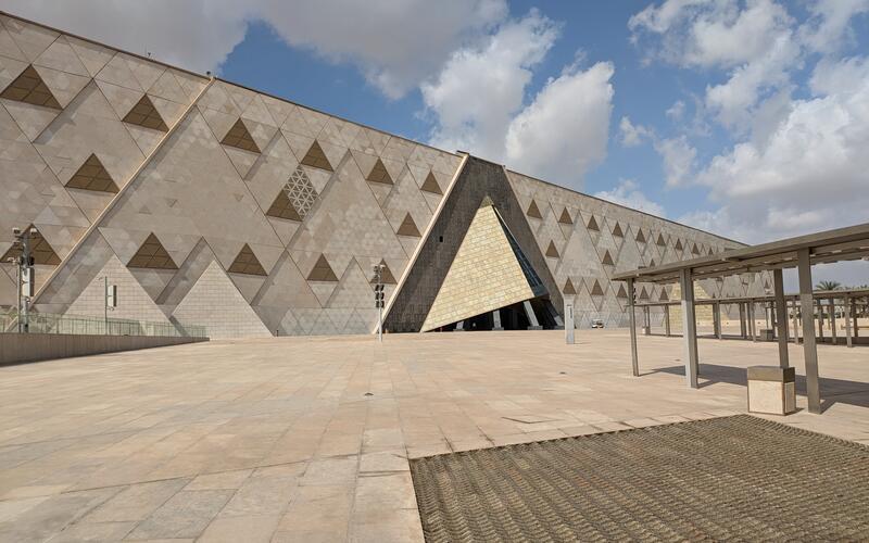 81000 Quadratmeter groß ist das neue „Grand Egyptian Museum“ in Ägypten. GB-Foto: LOOP – Adobe Stock