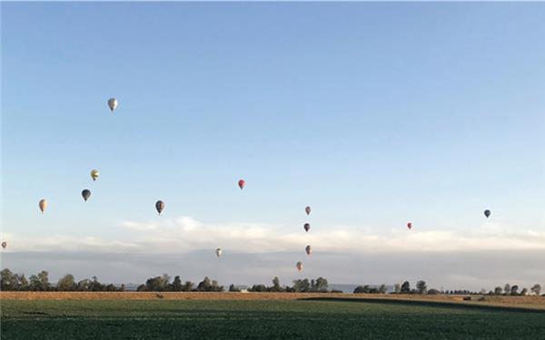 99 (Heiß-)Luftballons auf ihrem Weg zum Horizont