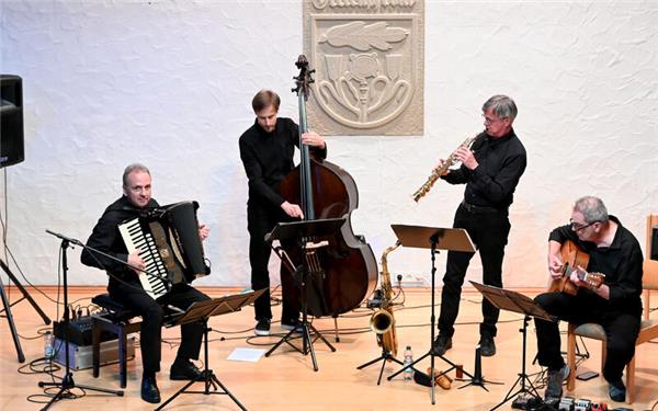 ARTango treten seit mehr als 20 Jahren auf und spielen Musik mit lateinamerikanischem Touch. Nun kam die Gruppe zum Konzert in die Zehntscheuer Deckenpfronn. GB-Foto: Holom
