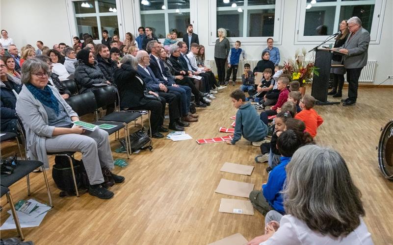 ASS-Vize-Leiterin Katharina Beuter und Schulleiter Hubert Wyrwich am Pult in der Musikschule Herrenbergs. GB-Foto: Vecsey