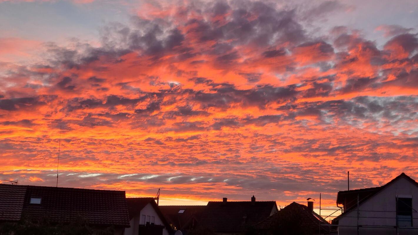 Abendrot über Nebringen.  Von Siegfried Kühner aus Gäufelden.