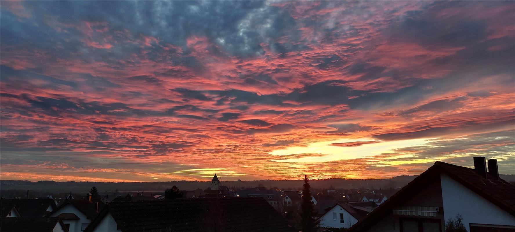 Abendstimmung über Gültstein. Von Melanie Haarer aus Herrenberg.