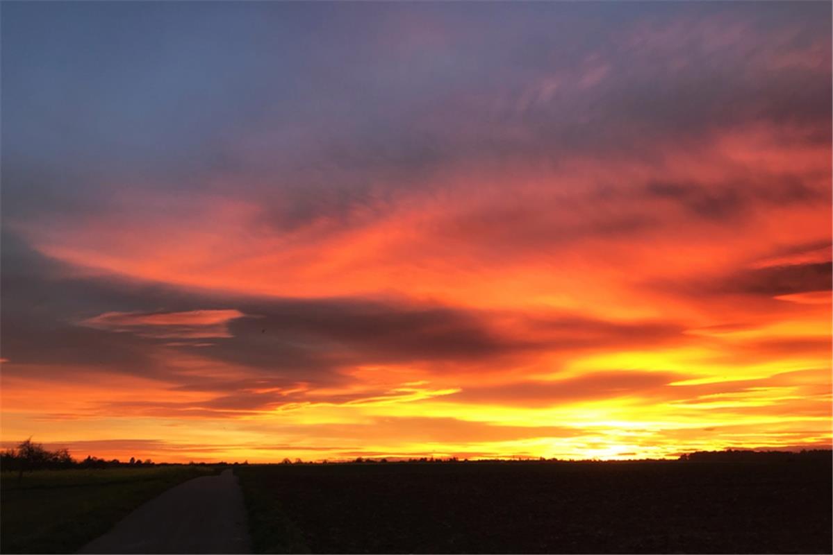 Abendstimmung über Öschelbronn. Von Anja Schnotz aus Gäufelden.