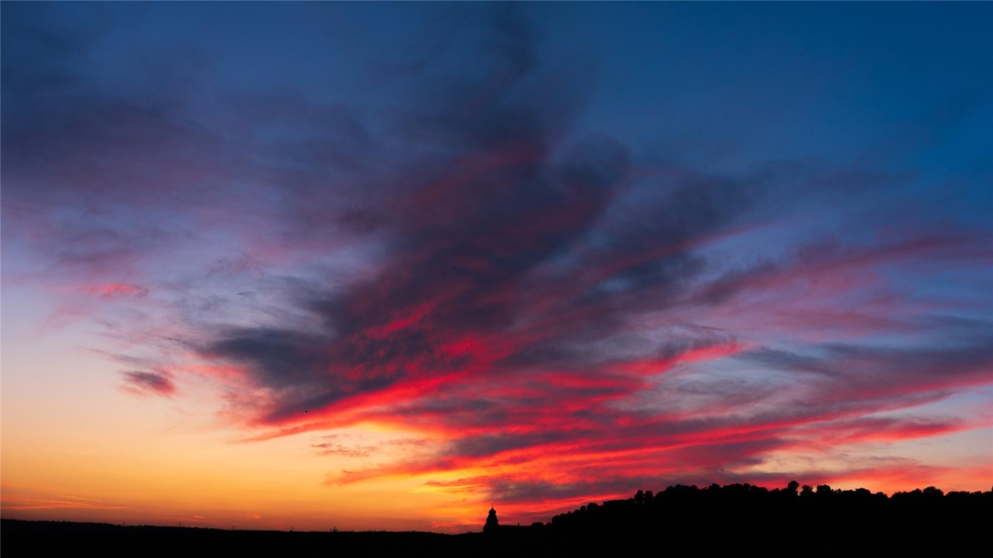 Abendstimmung über der Stiftskirche, aufgenommen von Elke Kohler von der B296 be...