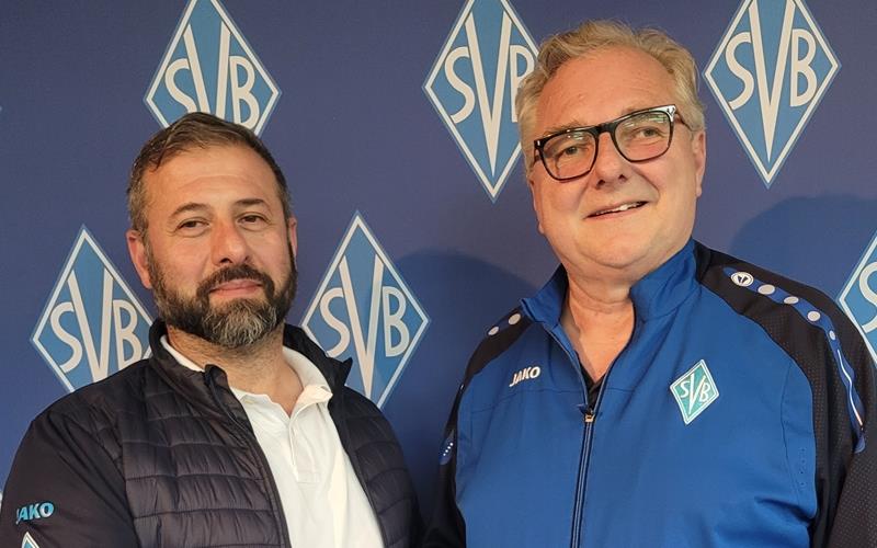 Abteilungsleiter Detlef Büttner (rechts) begrüßt den neuen Sportlichen Leiter Ioannis Tsapakidis bei der SVB. GB-Foto: gb