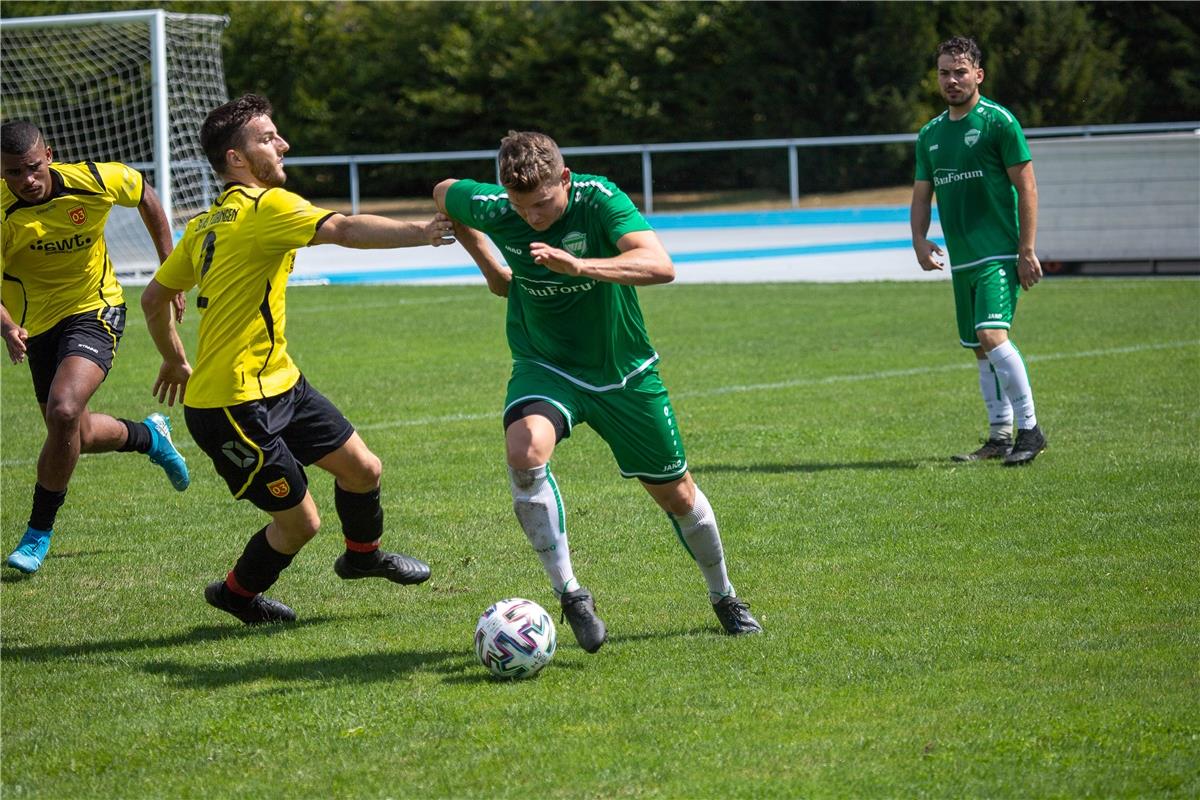 Adrian Royer (SV 03 Tuebingen #02) und Daniel Betz (VfL Herrenberg #22),  SV 03 ...