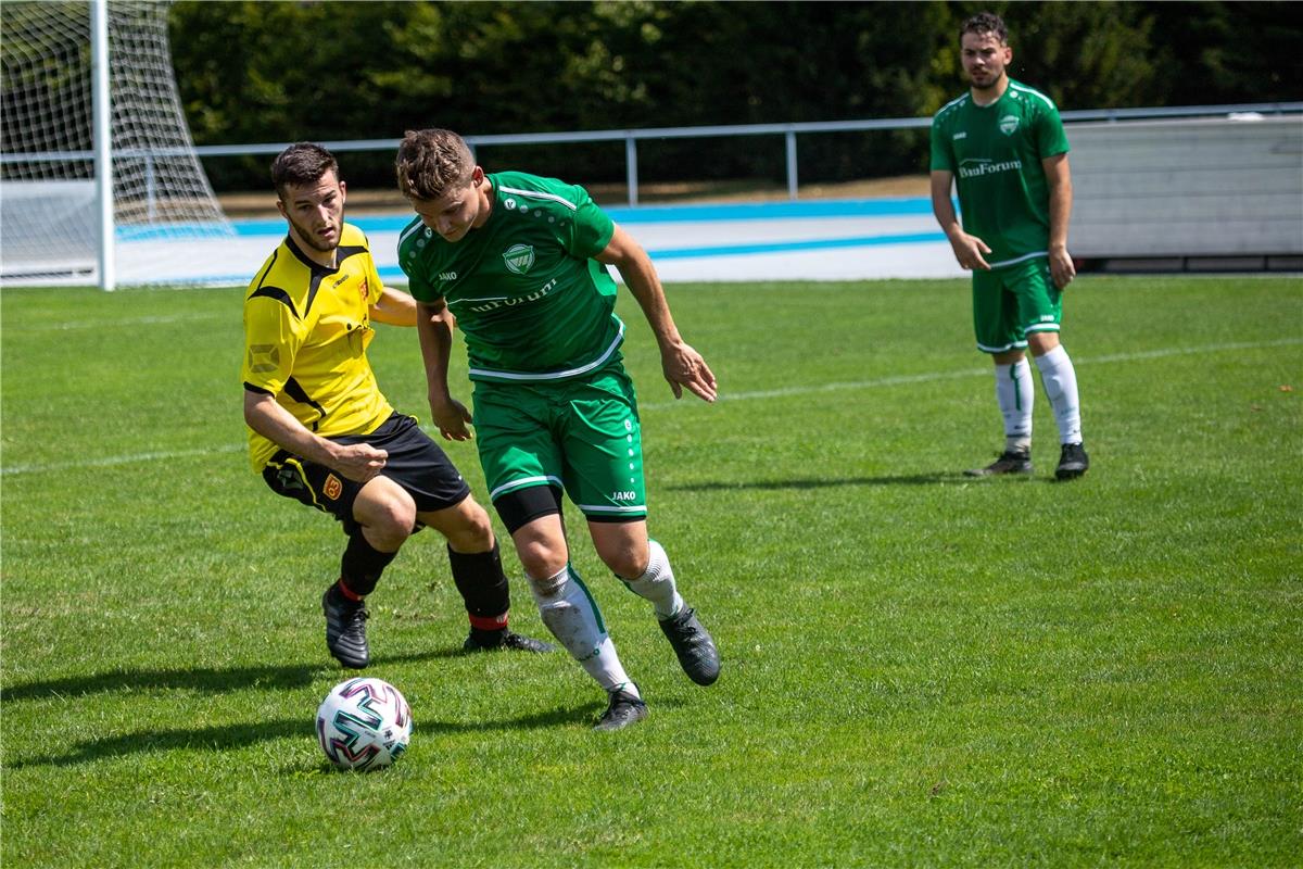 Adrian Royer (SV 03 Tuebingen #02) und Daniel Betz (VfL Herrenberg #22),  SV 03 ...