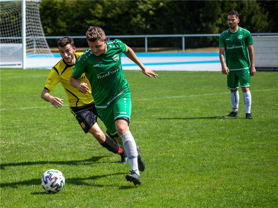 Adrian Royer (SV 03 Tuebingen #02) und Daniel Betz (VfL Herrenberg #22),  SV 03 ...